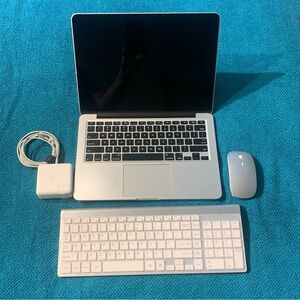 MacBook Pro 13 with Accessories